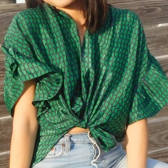 Ruffle Sleeves mid v top - Picture 3 of 3